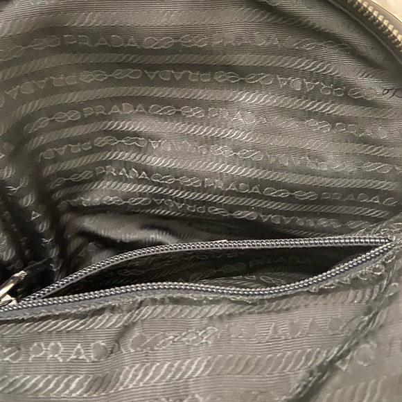 Prada handbag - Picture 6 of 13